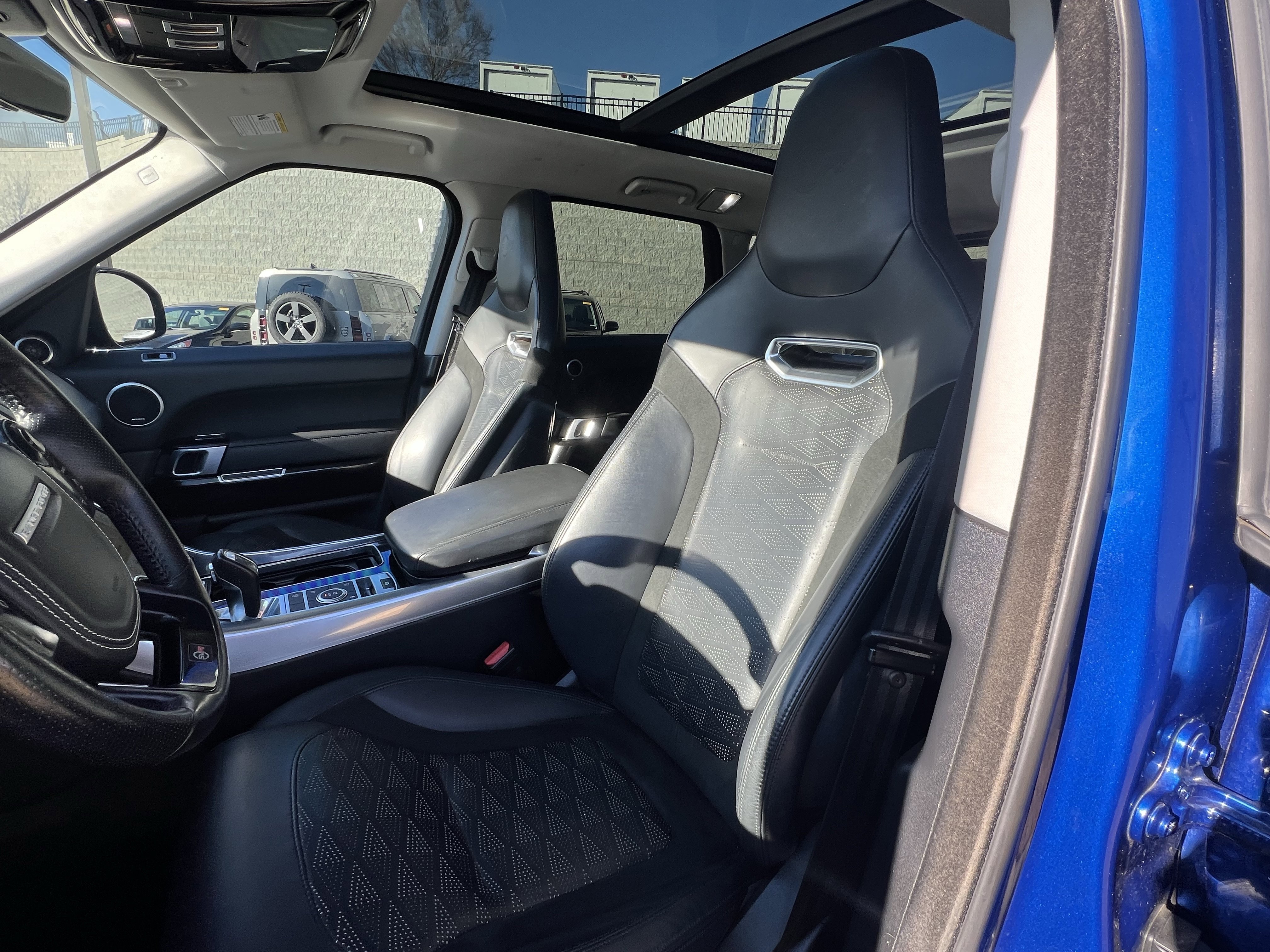 Used 2022 Land Rover Range Rover Sport SVR image 15