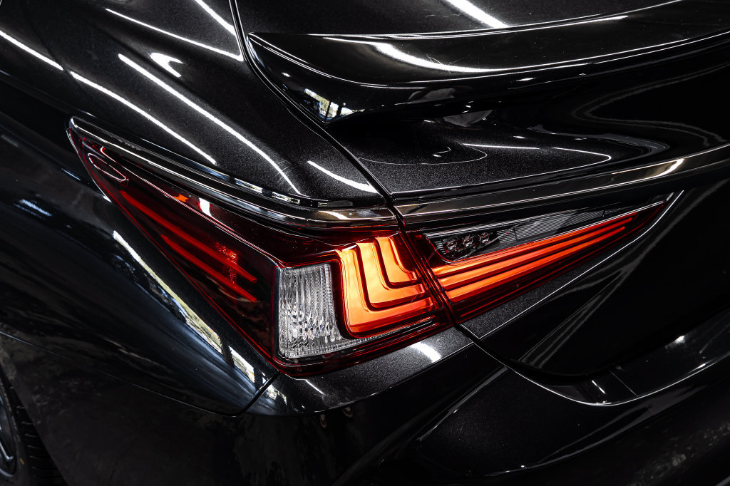 Used 2024 Lexus ES 300h F Sport w/ Accessory Package (Z2) FWD image 14