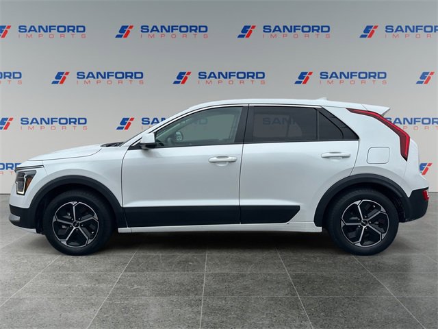 Used 2023 Kia Niro LX image 2