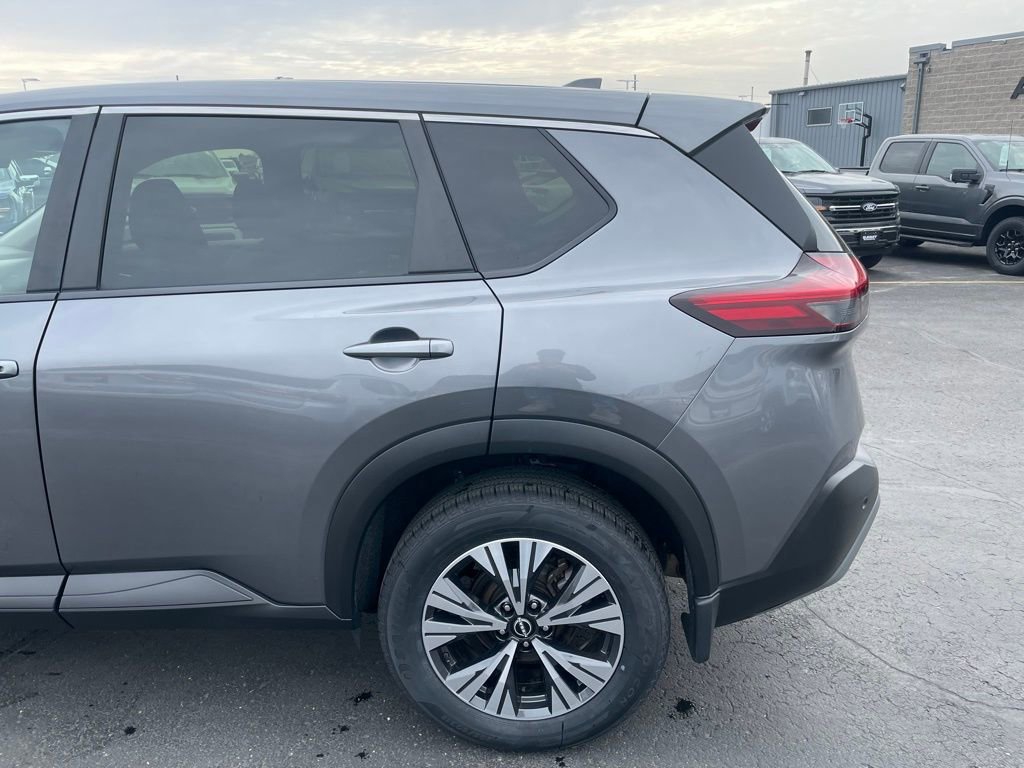 Used 2023 Nissan Rogue SV image 37
