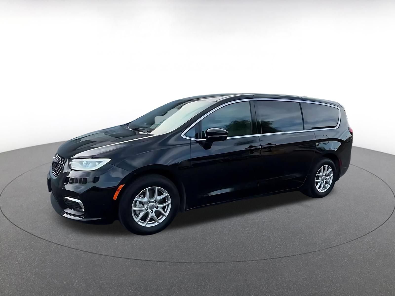 Used 2025 Chrysler Pacifica Select FWD image 7