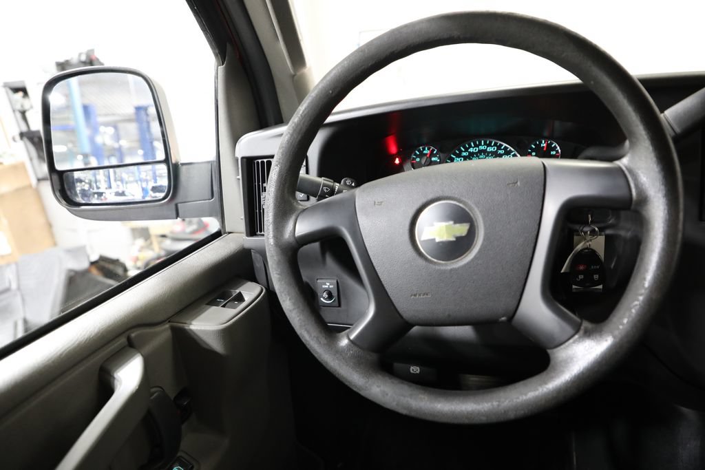Used 2016 Chevrolet Express 3500 RWD image 2