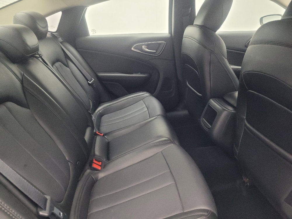 Used 2017 Chrysler 200 Limited Platinum image 19