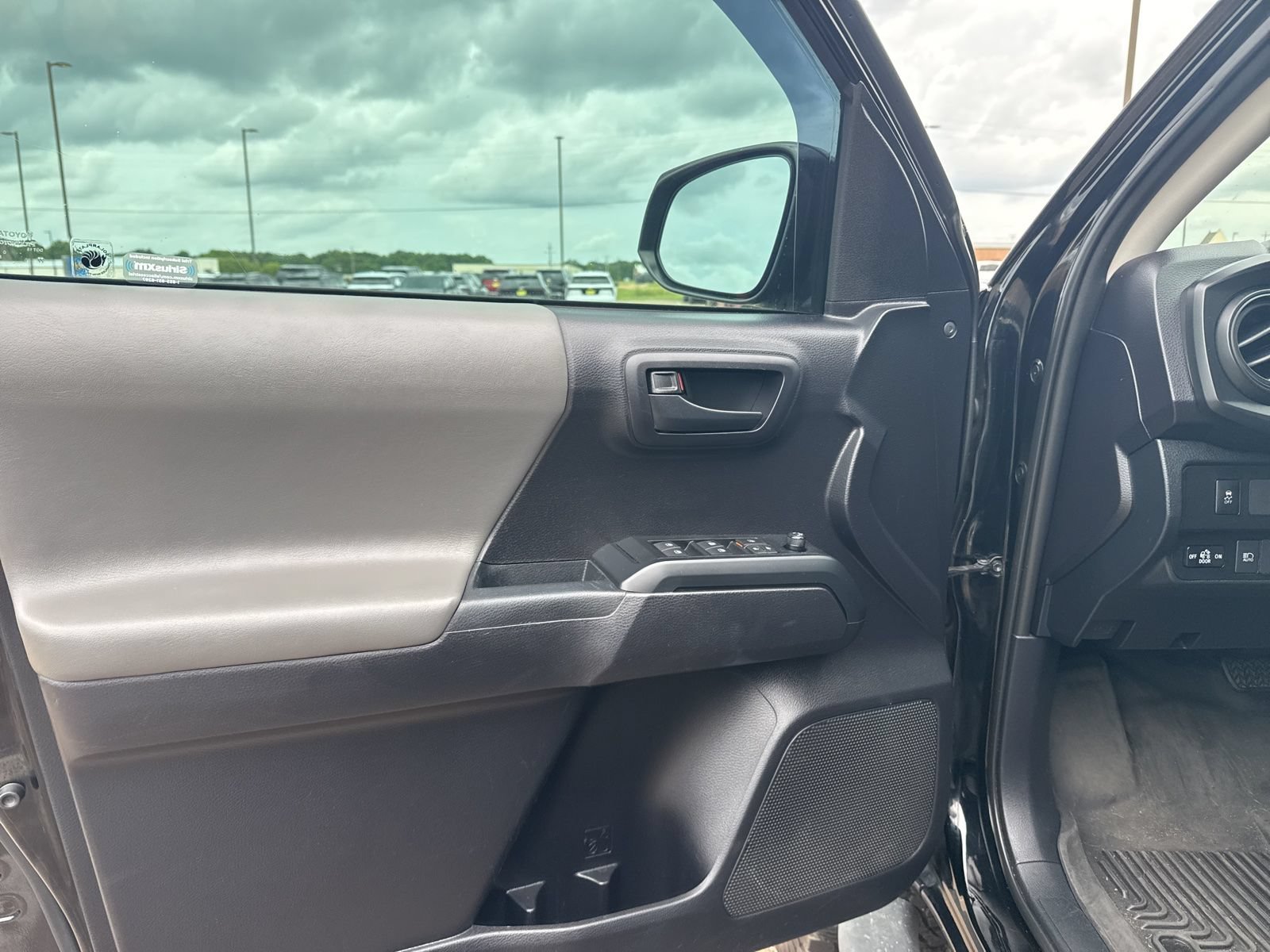 Used 2020 Toyota Tacoma SR w/ SR Convenience Package RWD image 8