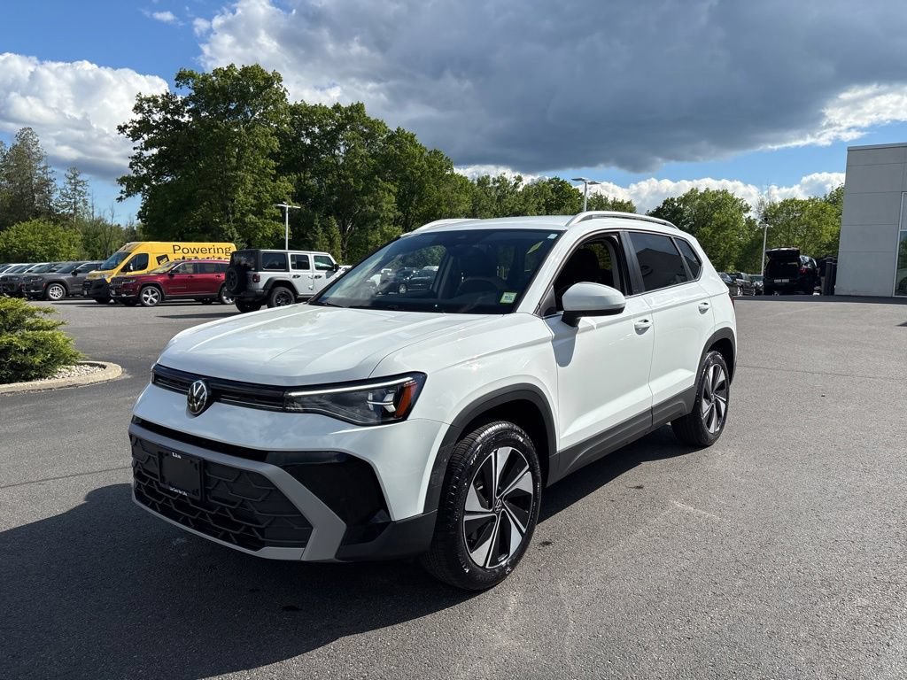 Used 2025 Volkswagen Taos SE AWD/4WD image 9