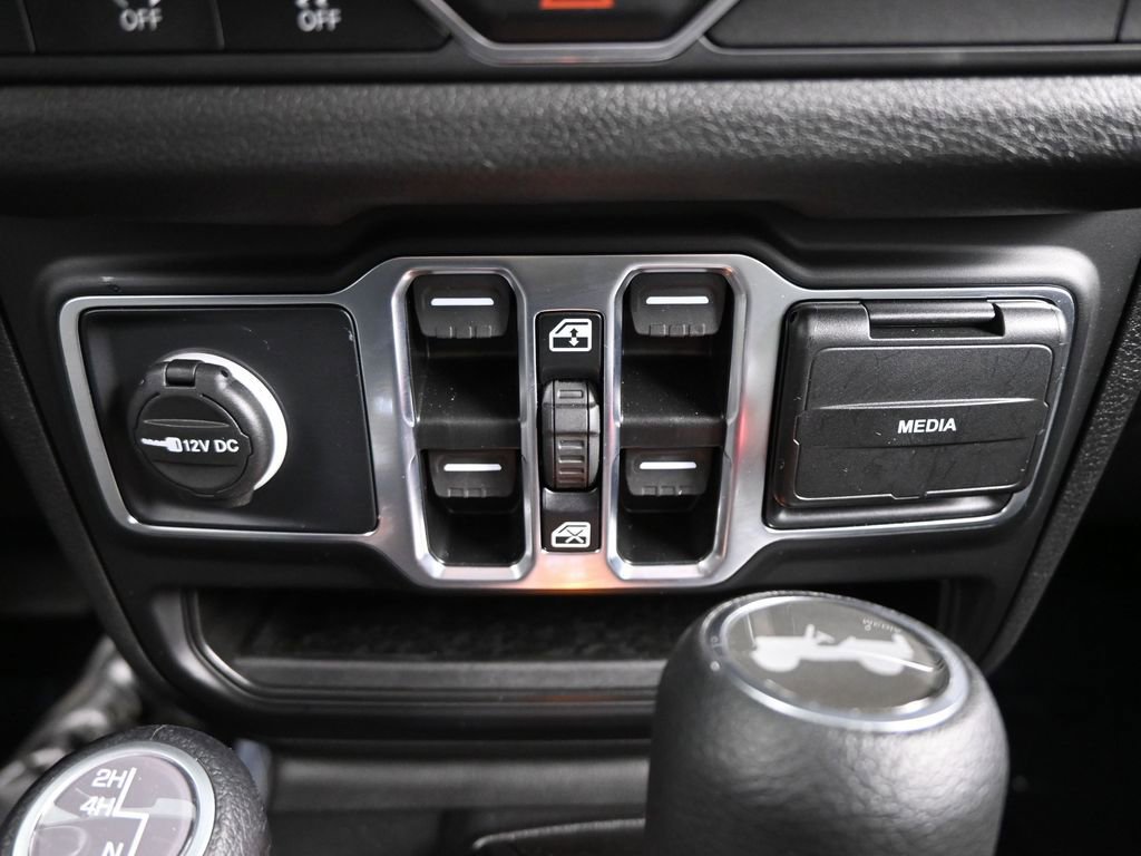 Used 2025 Jeep Wrangler Sport image 28