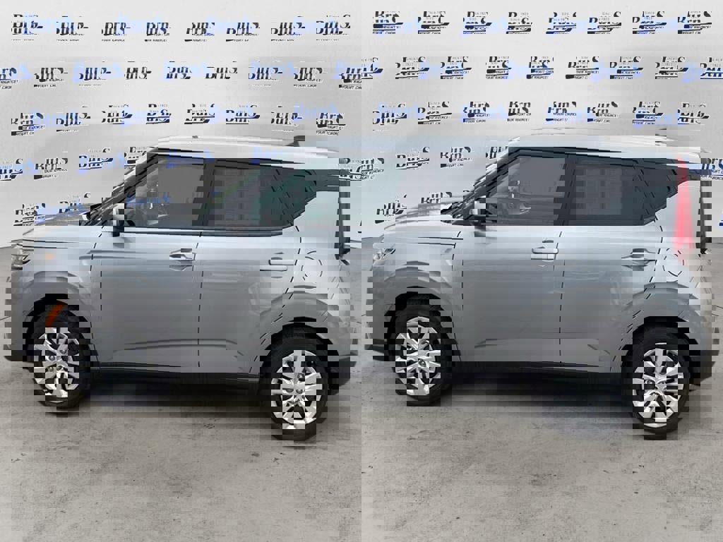 Used 2022 Kia Soul LX image 4
