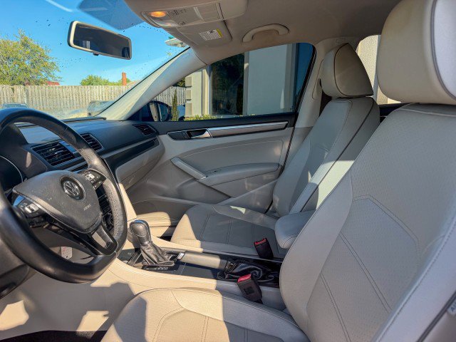 Used 2018 Volkswagen Passat 2.0T R-Line w/ R-Line Lighting Package FWD image 6