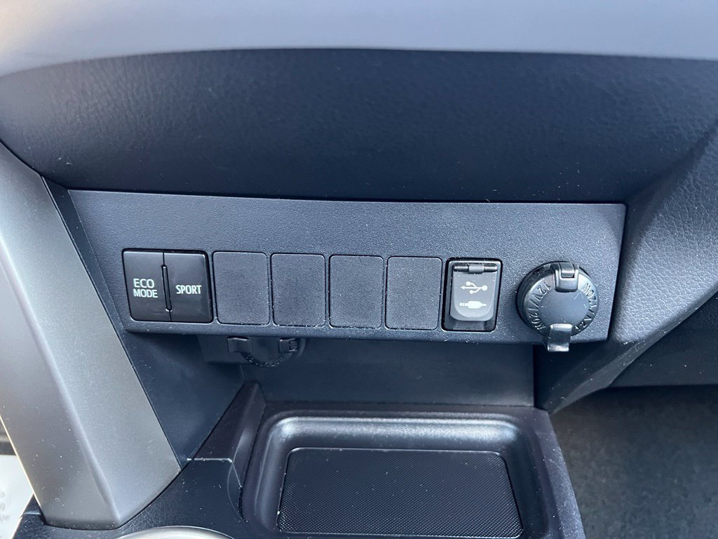 Used 2015 Toyota RAV4 XLE FWD image 25