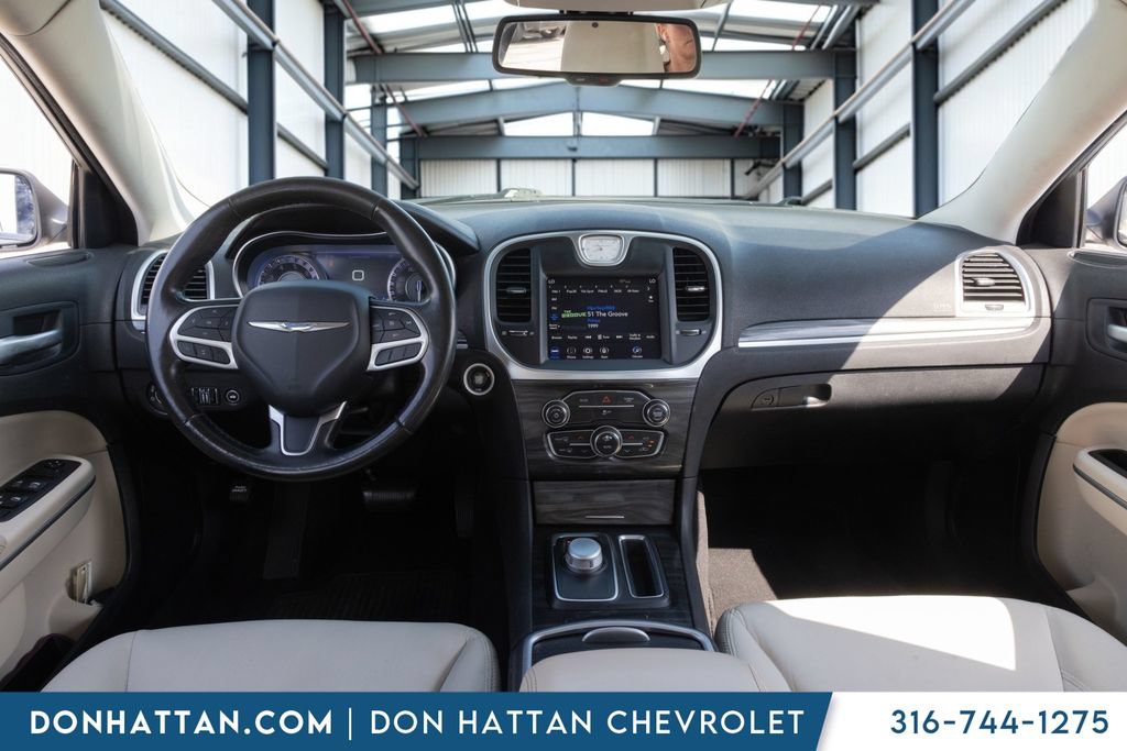 Used 2020 Chrysler 300 Touring w/ Driver Convenience Group RWD image 4