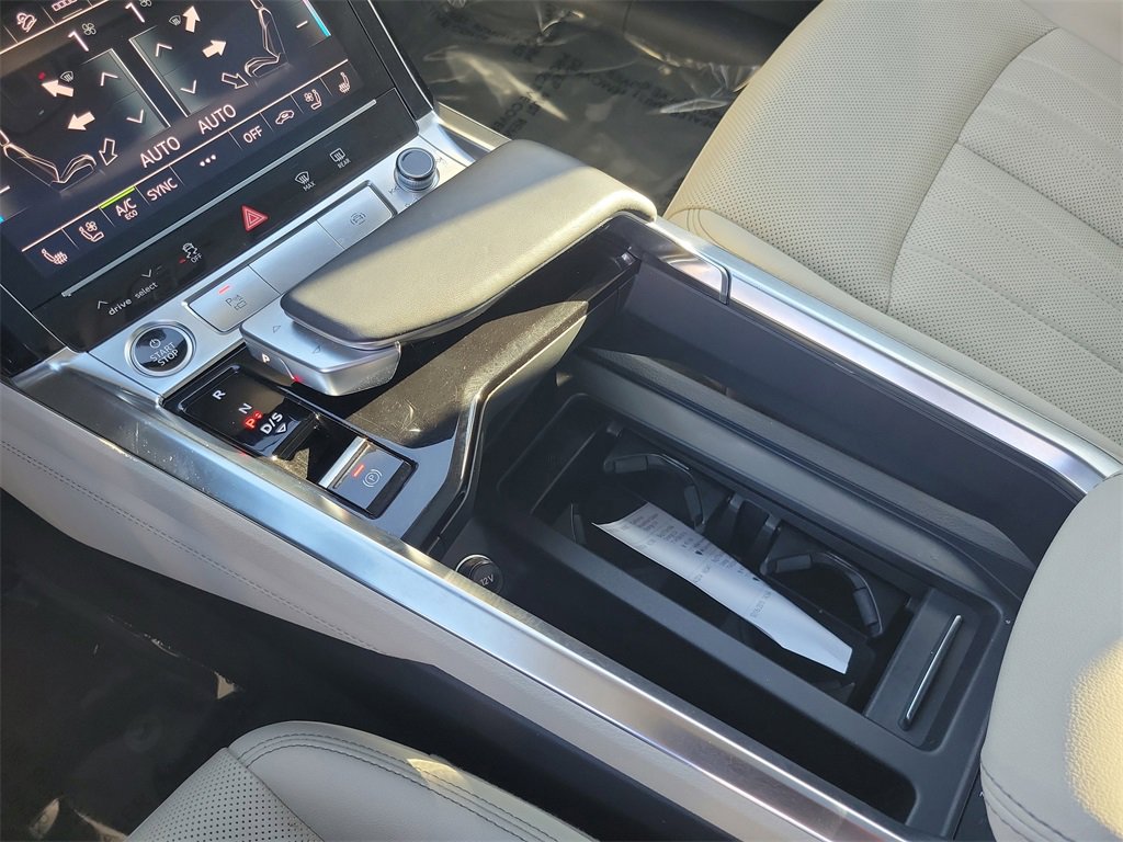Used 2021 Audi e-tron Premium Plus w/ Premium Plus Package image 30