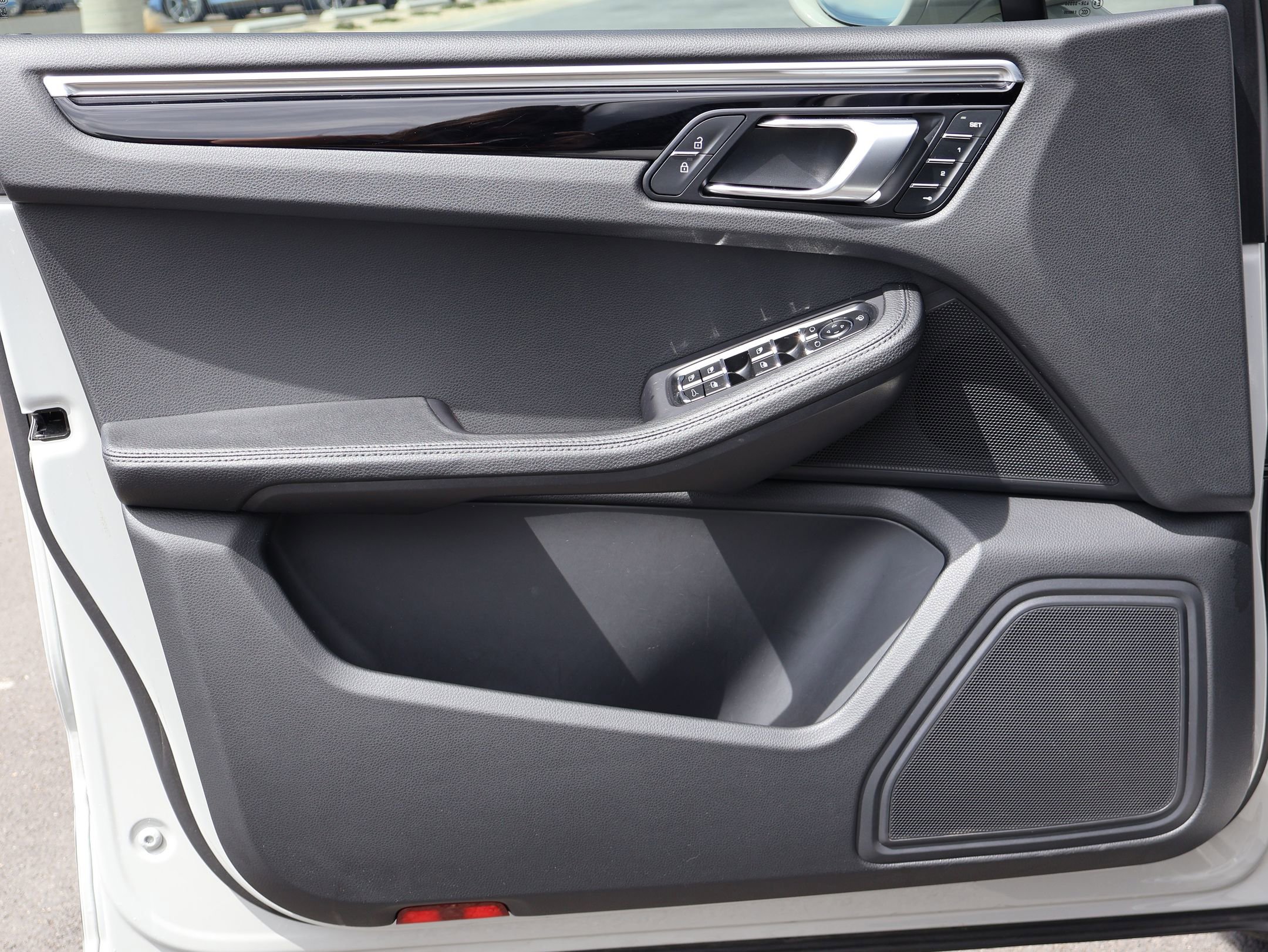 Certified 2023 Porsche Macan image 14