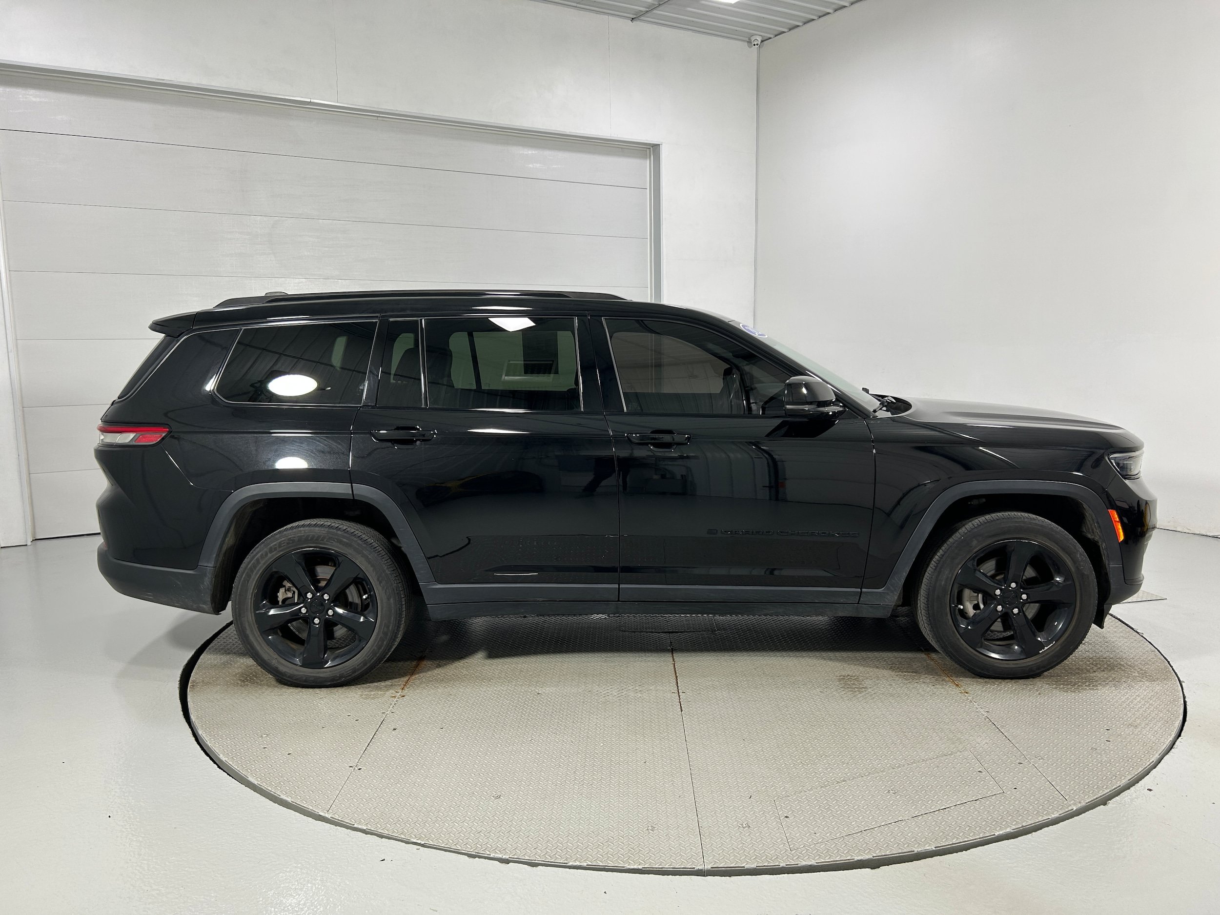 Used 2021 Jeep Grand Cherokee L Laredo AWD/4WD image 40