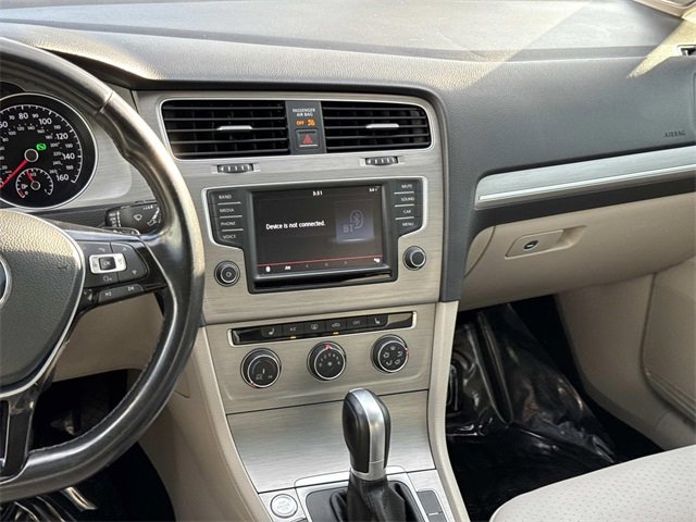 Used 2016 Volkswagen Golf SE w/ Lighting Package image 9