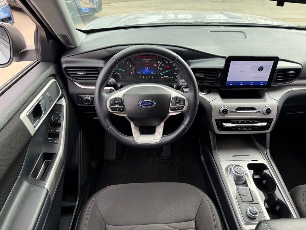 Used 2020 Ford Explorer XLT w/ Comfort Package AWD/4WD image 2