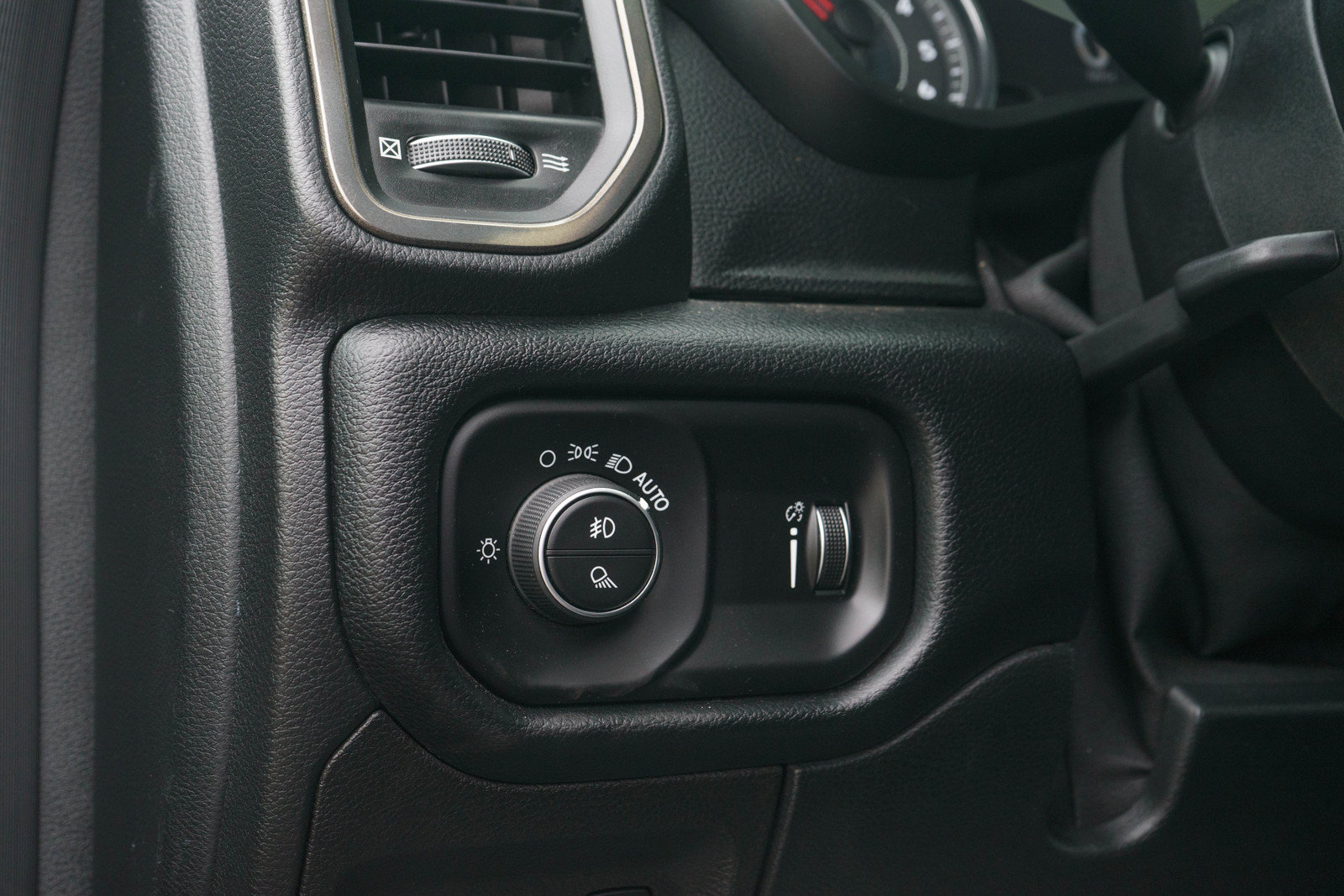 Used 2020 RAM 1500 Sport w/ Level 2 Equipment Goup w/2_L AWD/4WD image 26