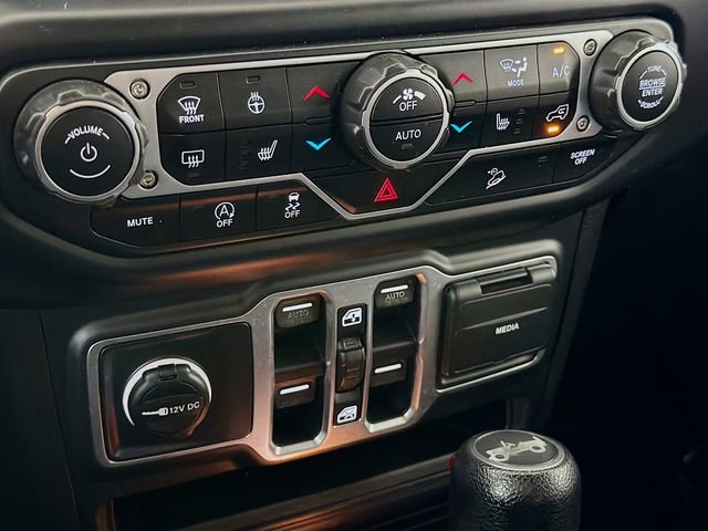 Used 2018 Jeep Wrangler Unlimited Sahara w/ Uconnect 4C Nav & Sound Group image 17