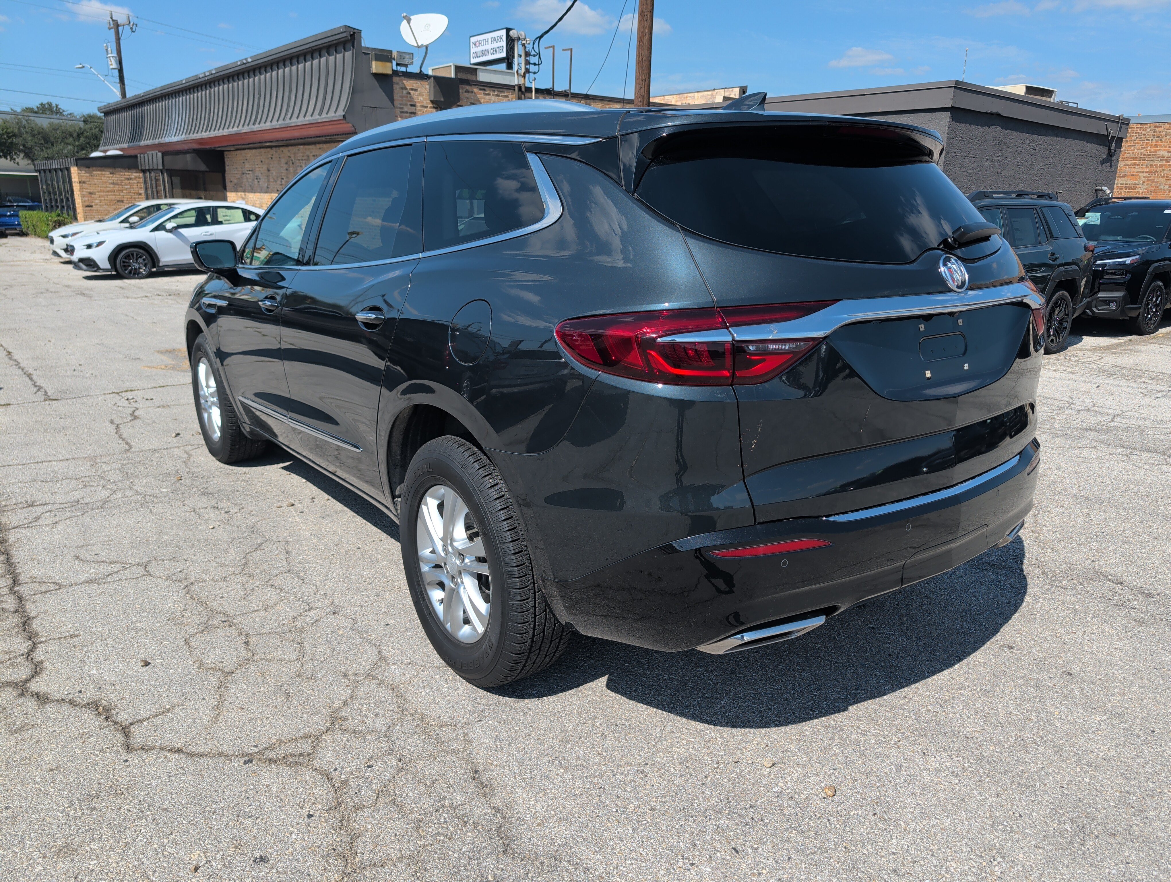 Used 2019 Buick Enclave Essence FWD image 17