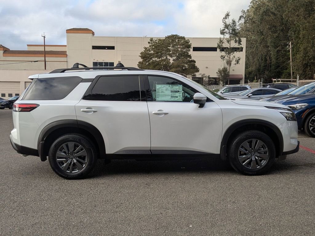 New 2025 Nissan Pathfinder SV image 4