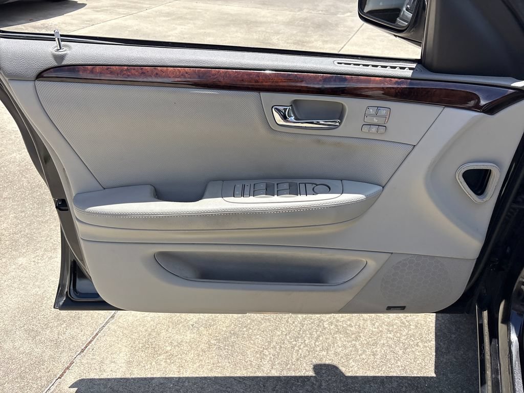 Used 2011 Cadillac DTS Premium w/ Driver Awareness Package FWD image 8