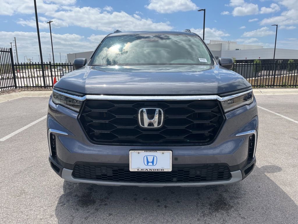 Certified 2025 Honda Pilot Touring image 2