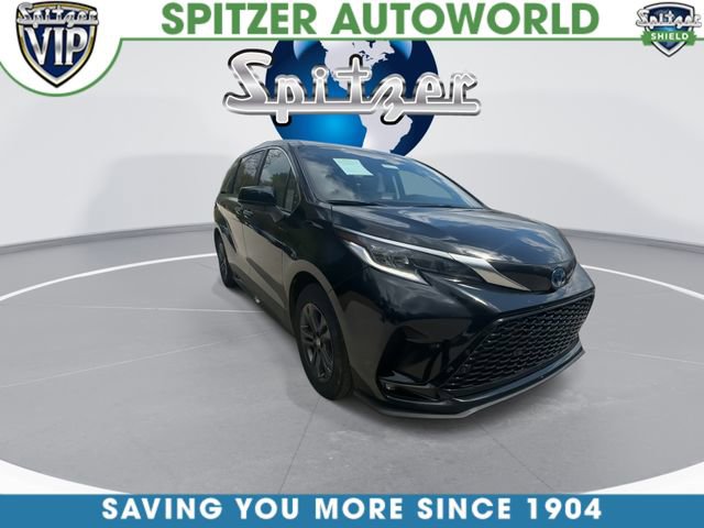 Used 2024 Toyota Sienna XSE AWD/4WD image 2