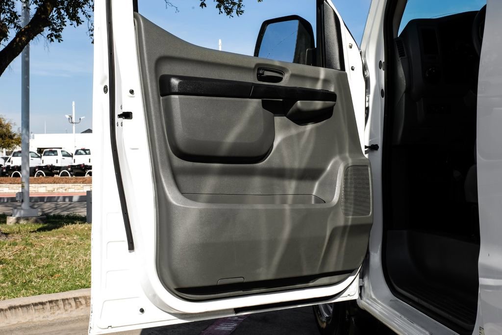 Used 2019 Nissan NV 2500 S image 34
