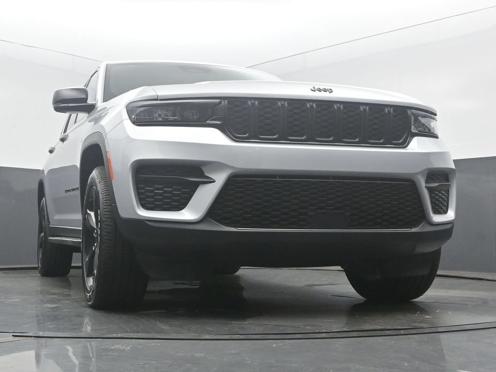 Used 2024 Jeep Grand Cherokee Altitude AWD/4WD image 63