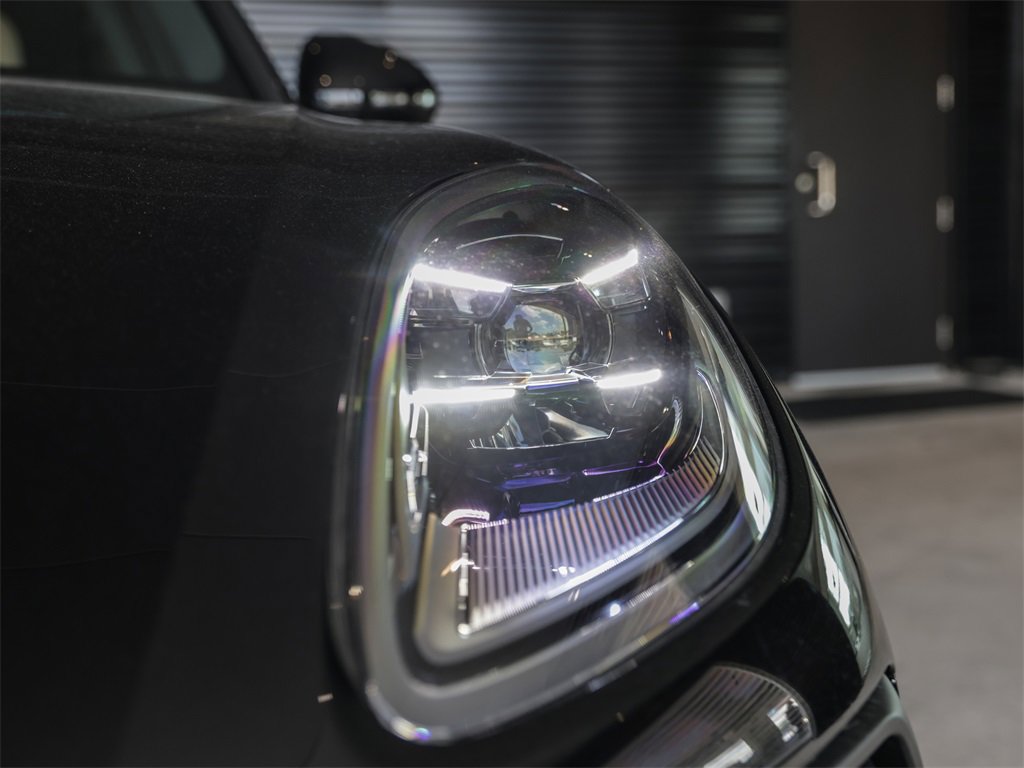 Used 2025 Porsche Macan image 11
