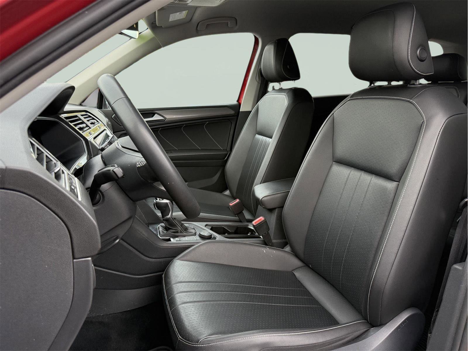 Used 2022 Volkswagen Tiguan SE AWD/4WD image 12