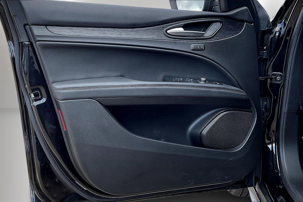 Used 2024 Alfa Romeo Stelvio Sprint image 20