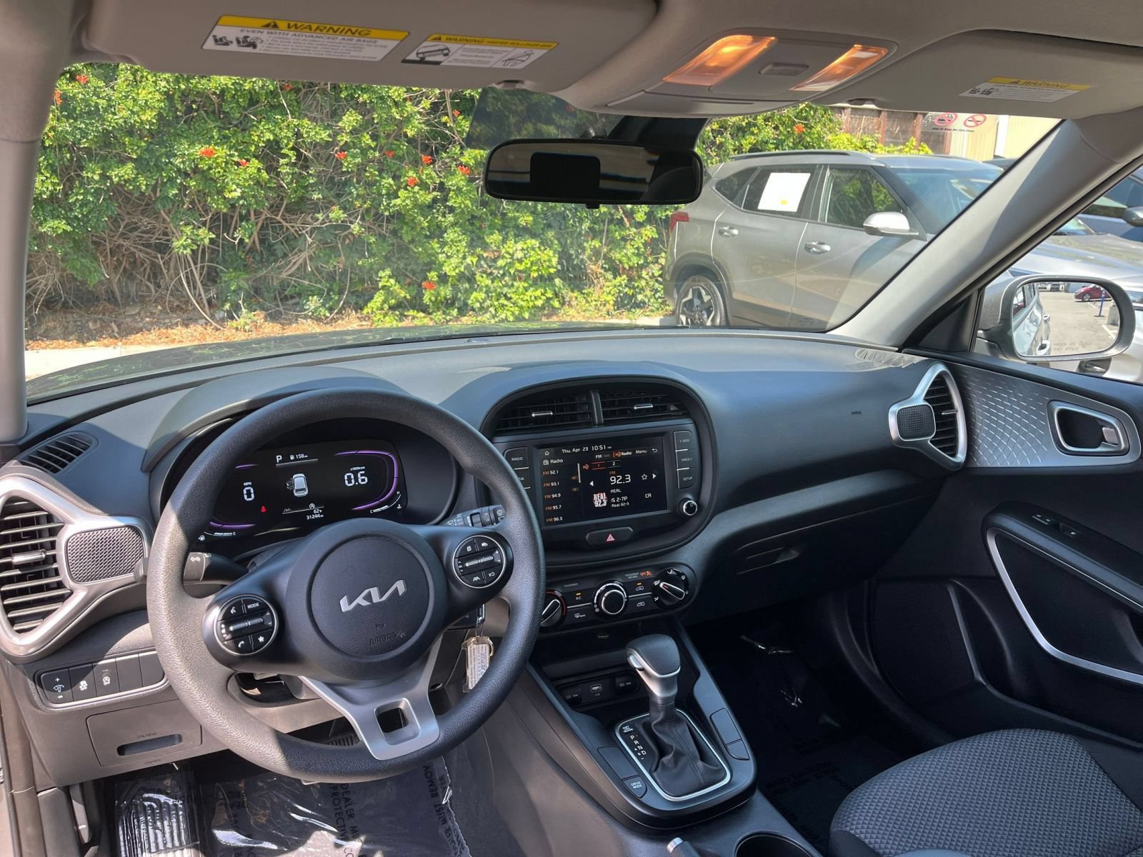 Used 2025 Kia Soul LX w/ LX Technology Package FWD image 33