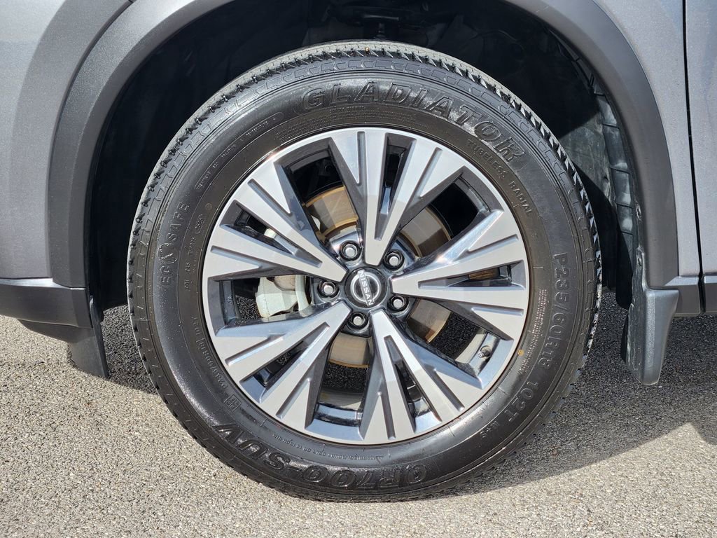 Used 2023 Nissan Rogue SV w/ SV Premium B Package image 10