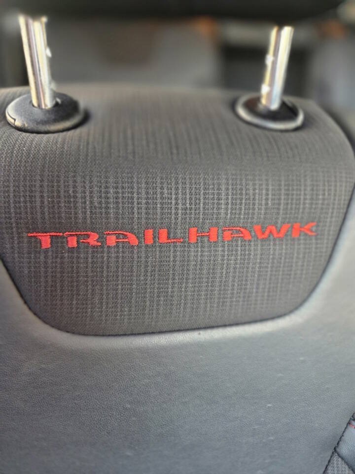 Used 2016 Jeep Cherokee Trailhawk w/ Comfort/Convenience Group AWD/4WD image 26