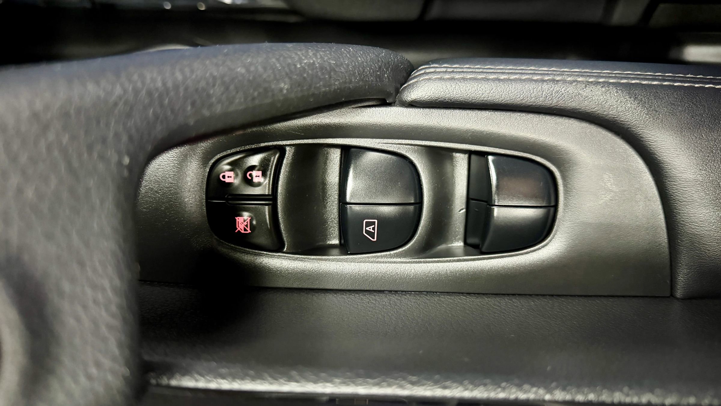 Used 2019 Nissan Rogue S image 21