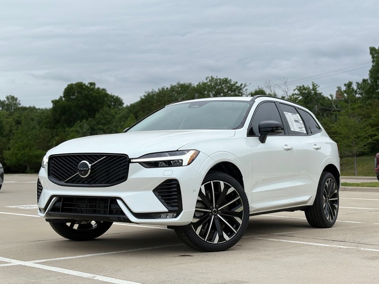 New 2026 Volvo XC60 B5 Ultra w/ Protection Package Premier AWD/4WD image 2