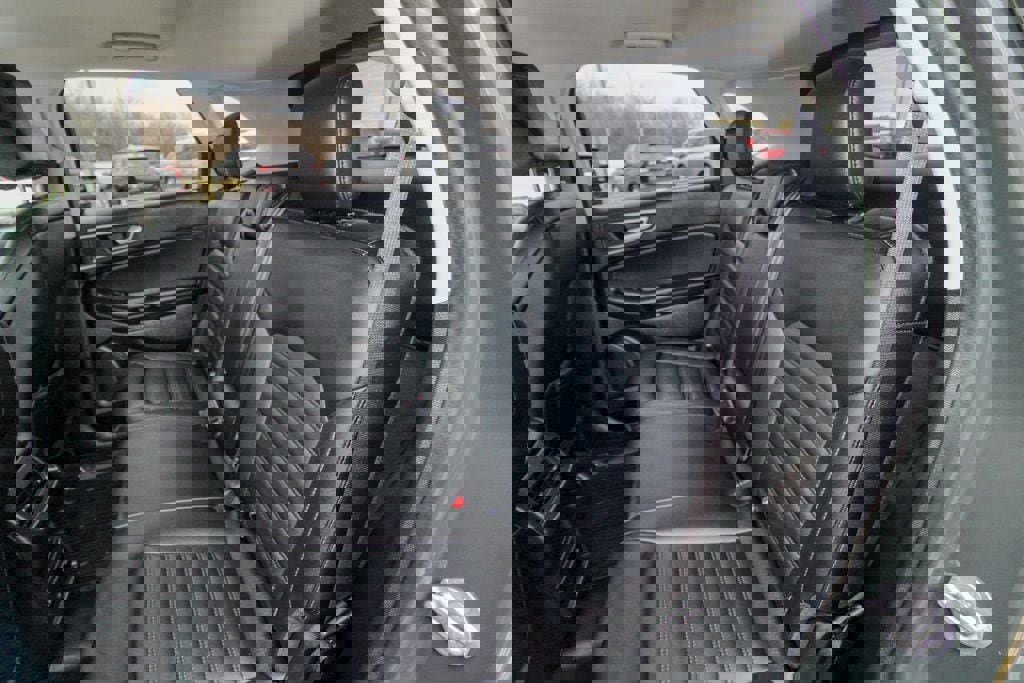 Used 2024 Ford Edge SEL w/ Convenience Package image 9