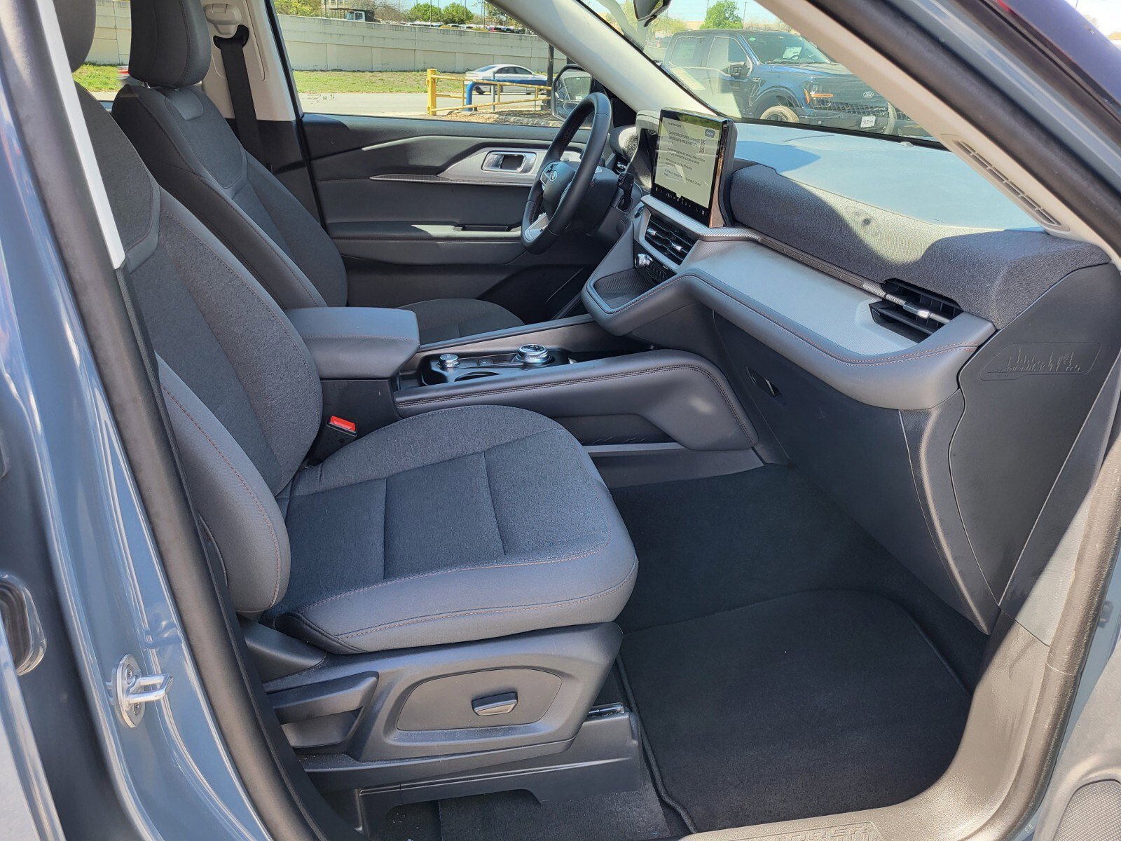 Certified 2025 Ford Explorer Active image 12