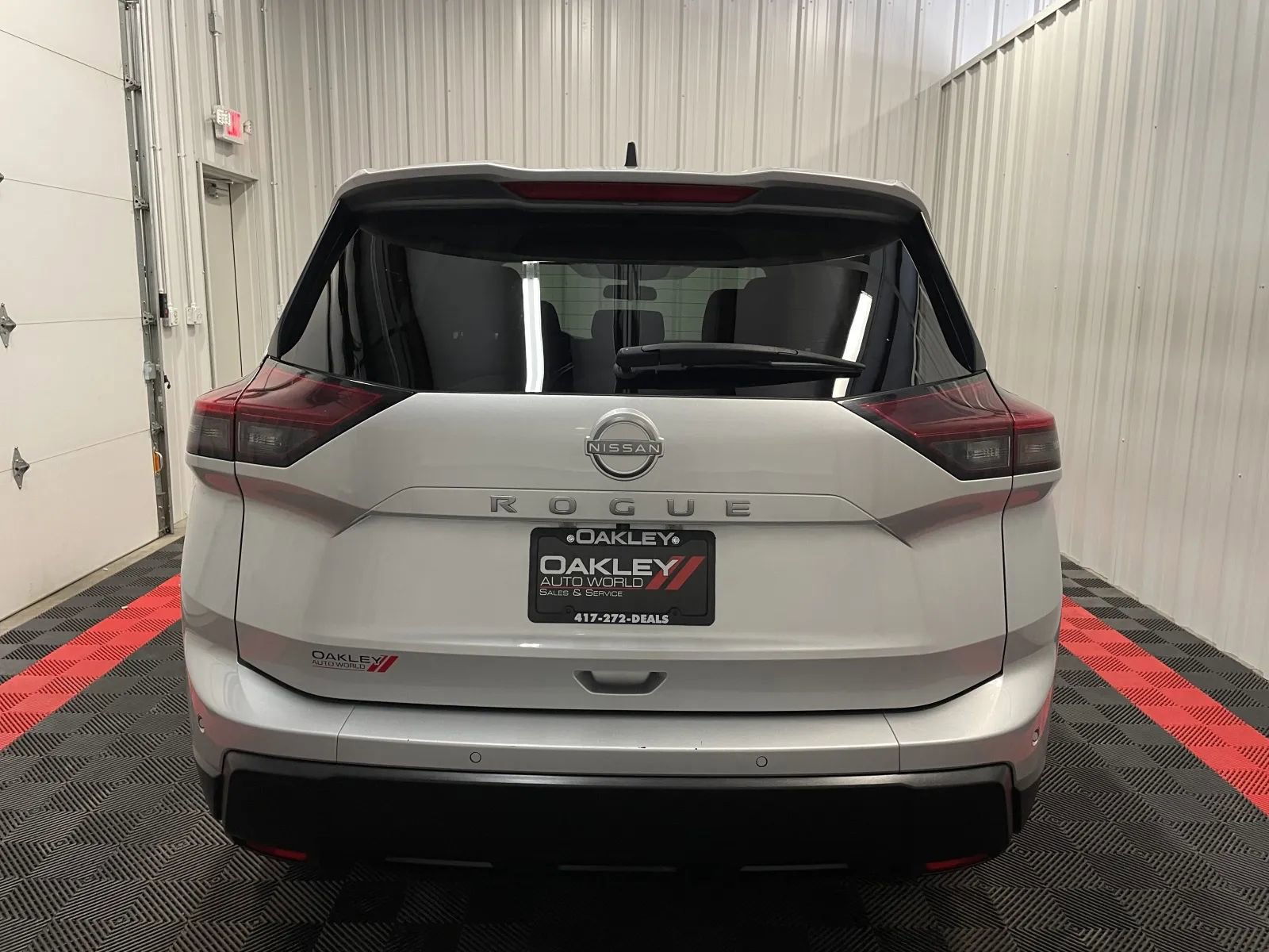 Used 2024 Nissan Rogue S FWD image 3