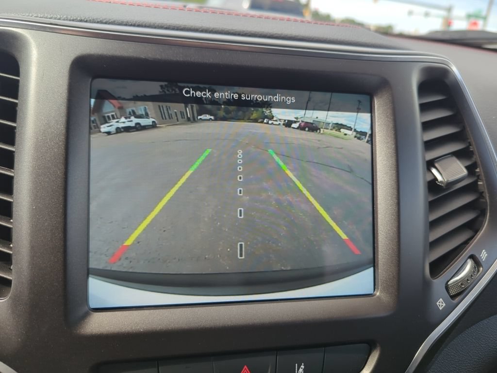 Used 2022 Jeep Cherokee Trailhawk AWD/4WD image 14