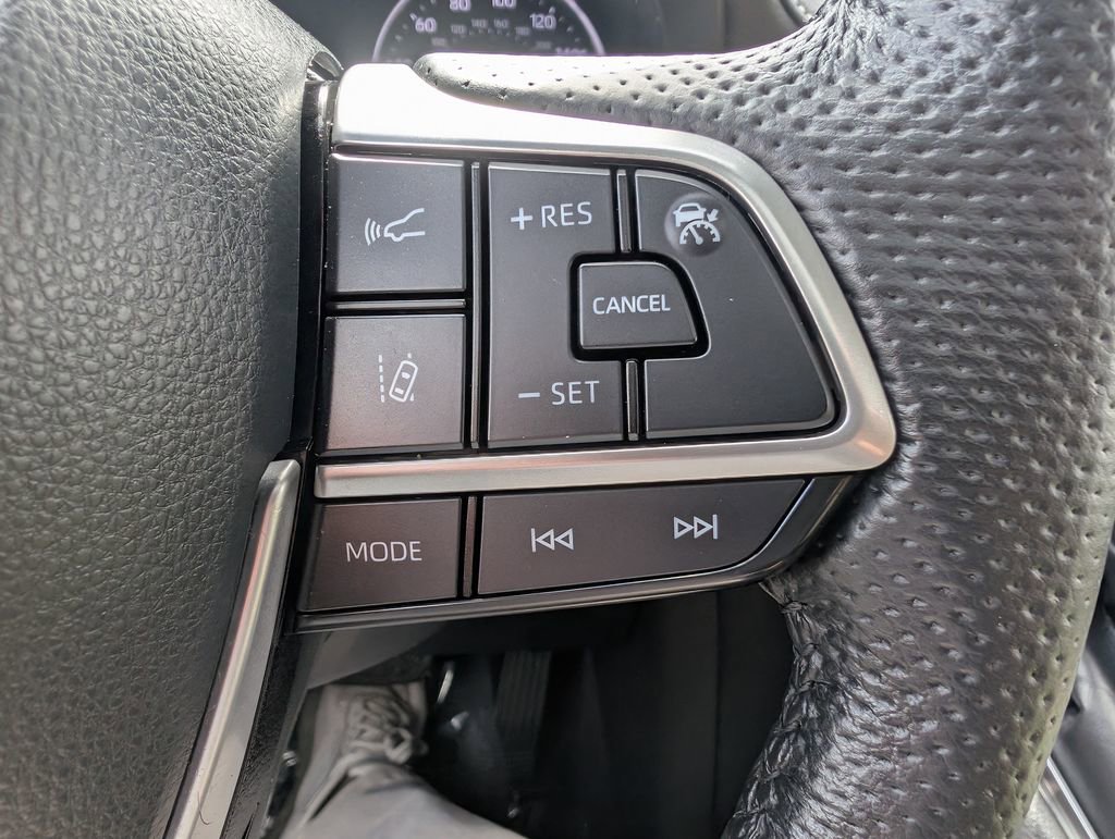 Used 2022 Toyota Sienna Limited image 33