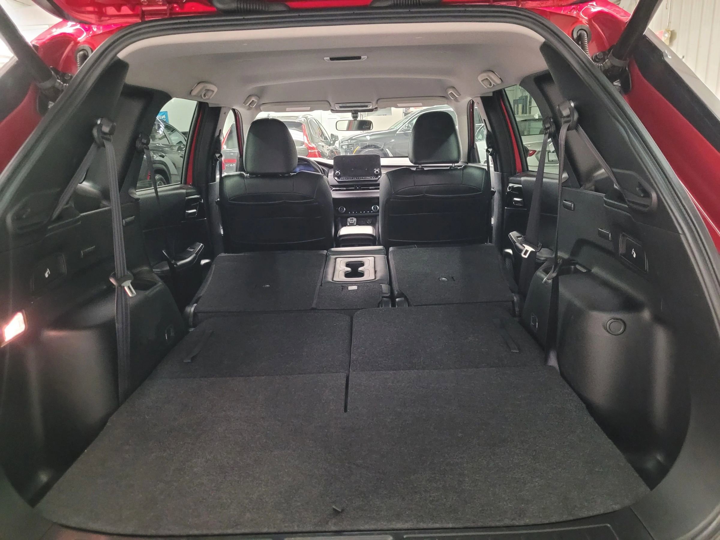 Used 2024 Mitsubishi Outlander SE Black Edition image 38