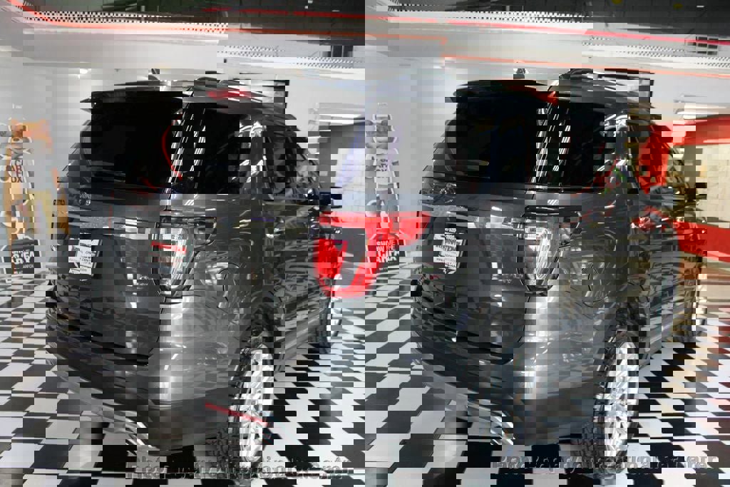 Used 2017 Ford Explorer Limited image 4