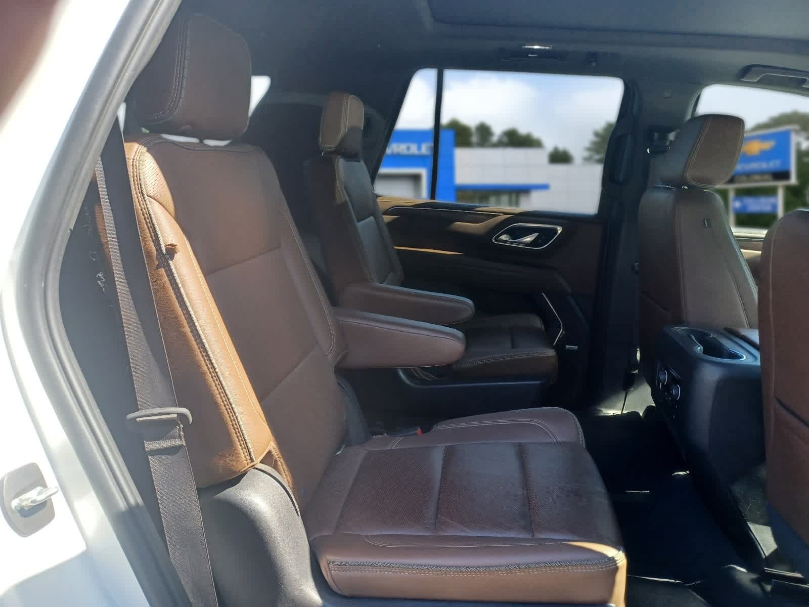 Used 2022 Chevrolet Tahoe High Country w/ Premium Package 2 AWD/4WD image 26
