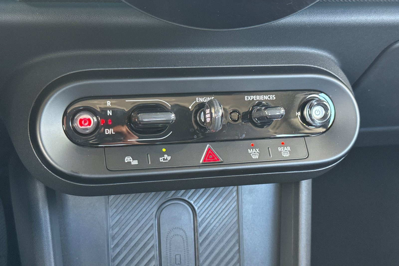 Used 2025 MINI Cooper 2-Door Hardtop FWD image 26
