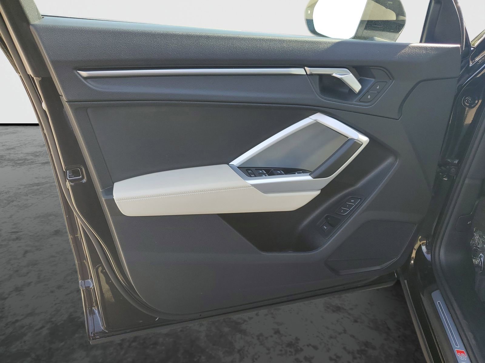 Used 2025 Audi Q3 2.0T Premium w/ Convenience Package image 21