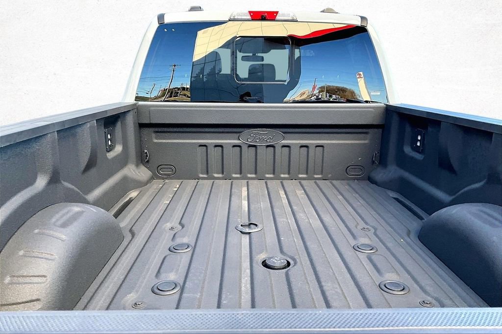 Used 2025 Ford F250 Lariat w/ Black Appearance Package image 8