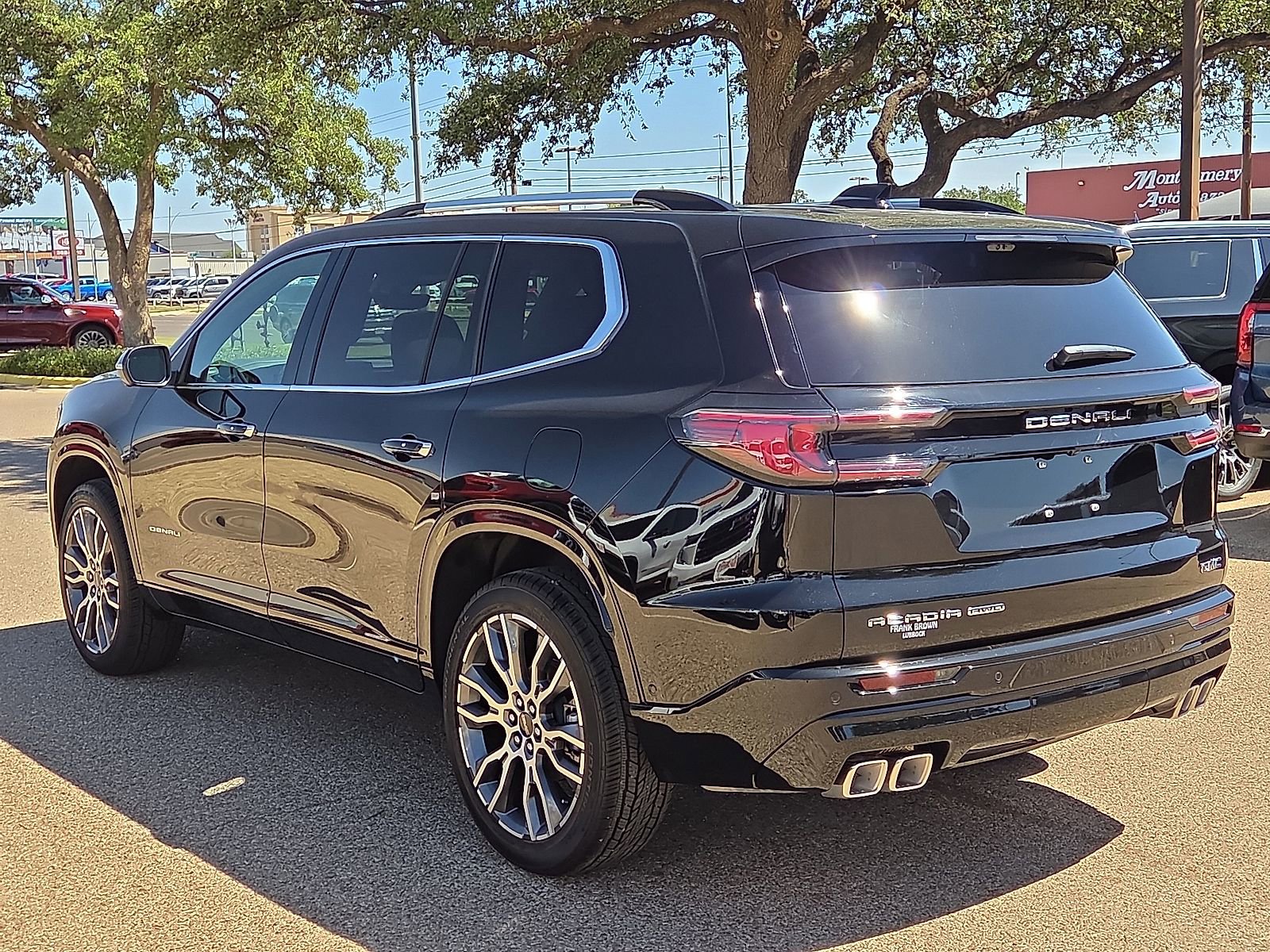 New 2026 GMC Acadia Denali Ultimate w/ LPO, Floor Liner Package AWD/4WD image 2