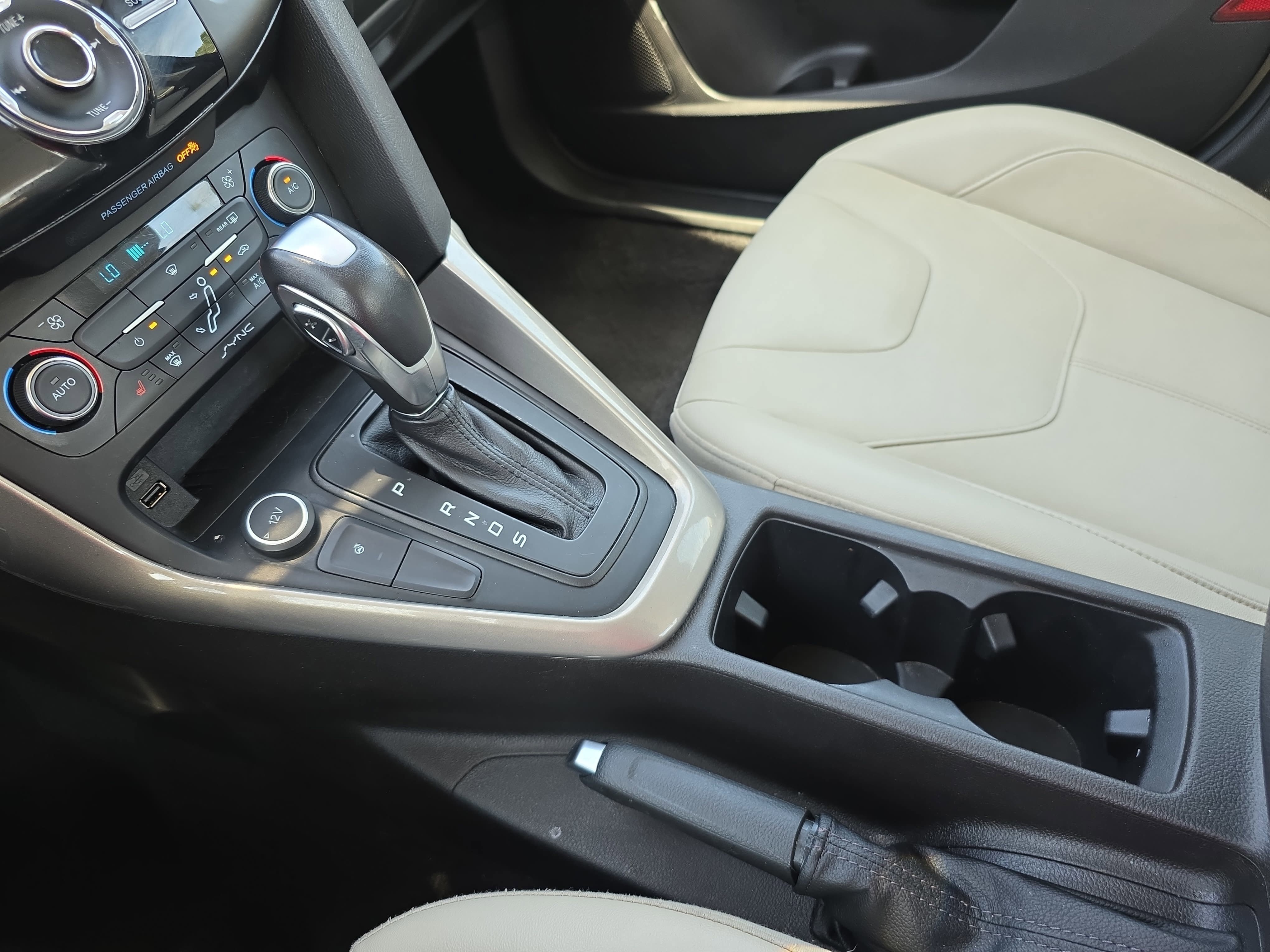 Used 2017 Ford Focus Titanium FWD image 23