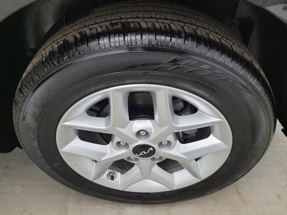 Used 2025 Kia Soul LX FWD image 31